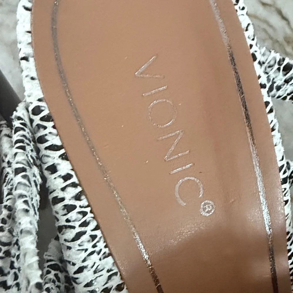 Vionic NWOT Sami snakeskin block heel sandals 8.5